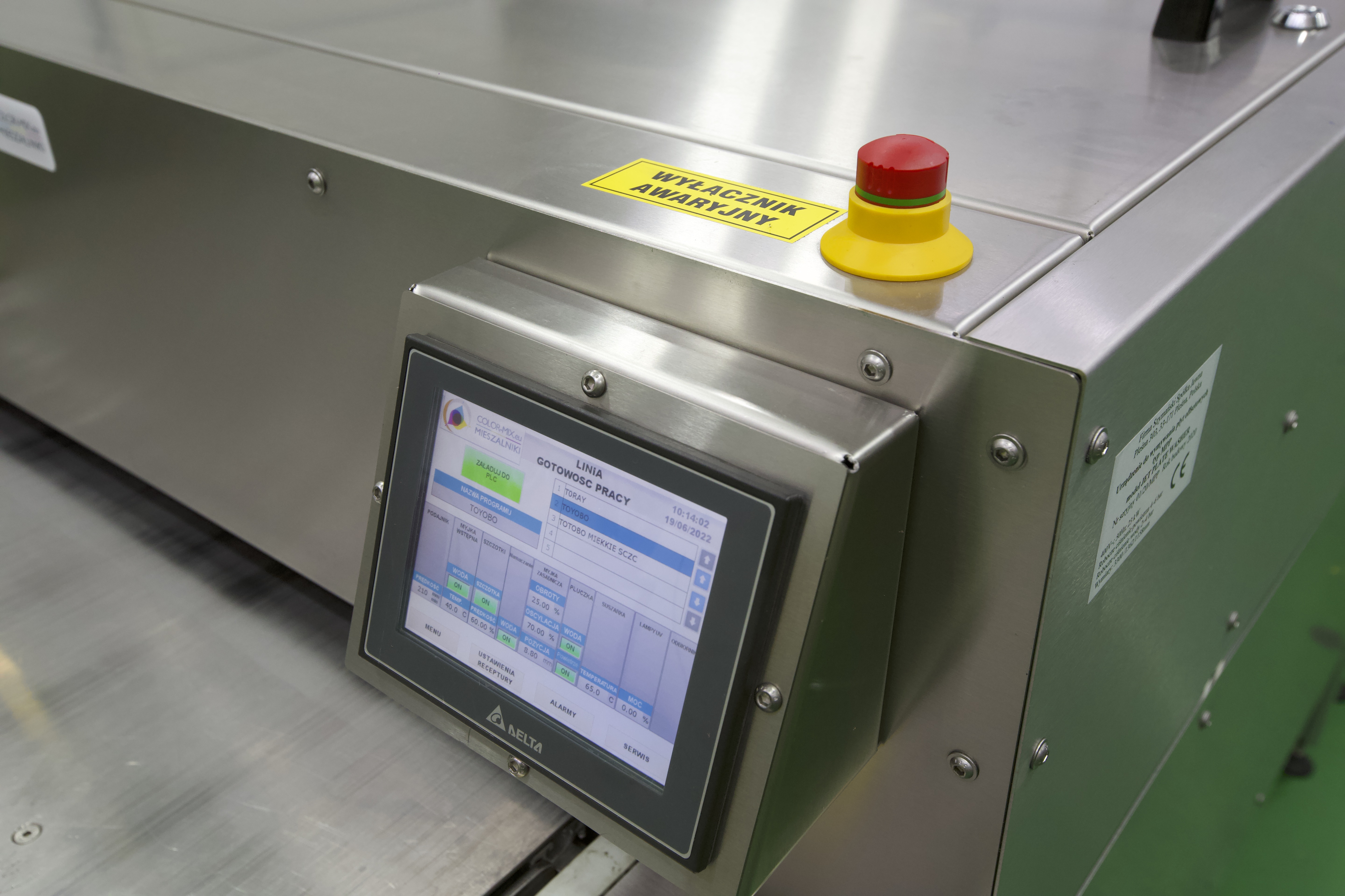 Operating LCD touch screen panel in jetplatewasher